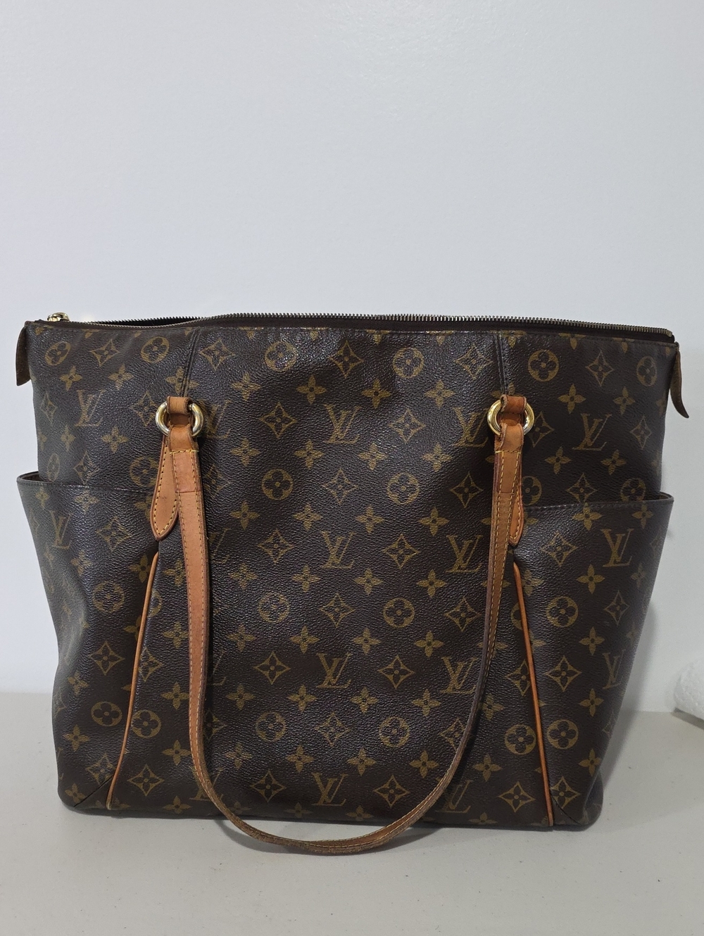 Louis Vuitton Totally MM Monogram Large Tote Bag